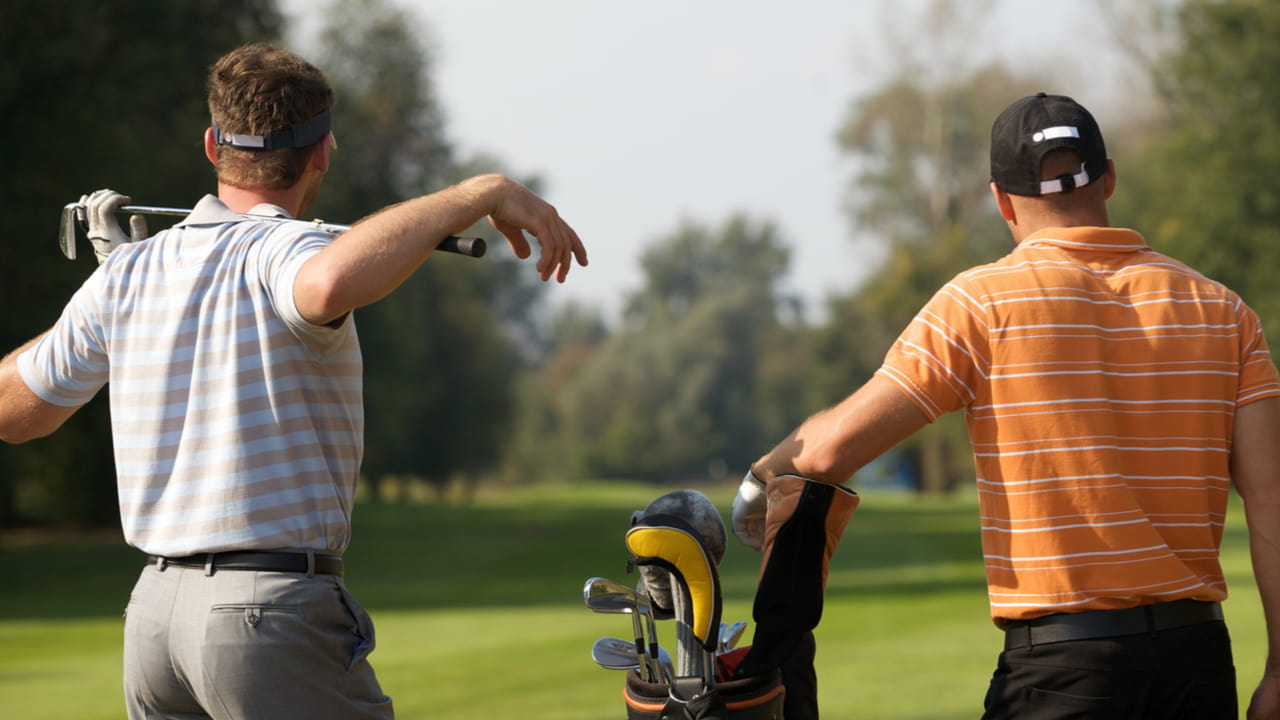 メンズゴルフキャップのおすすめは 季節ごとの選び方やマナーを解説