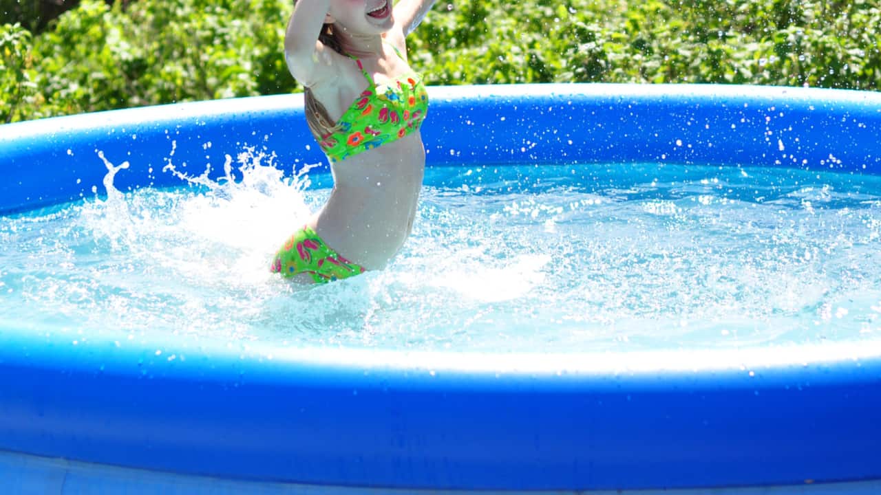 家庭用プールで楽しく遊ぼう 選び方やお手入れ方法 注意点も解説