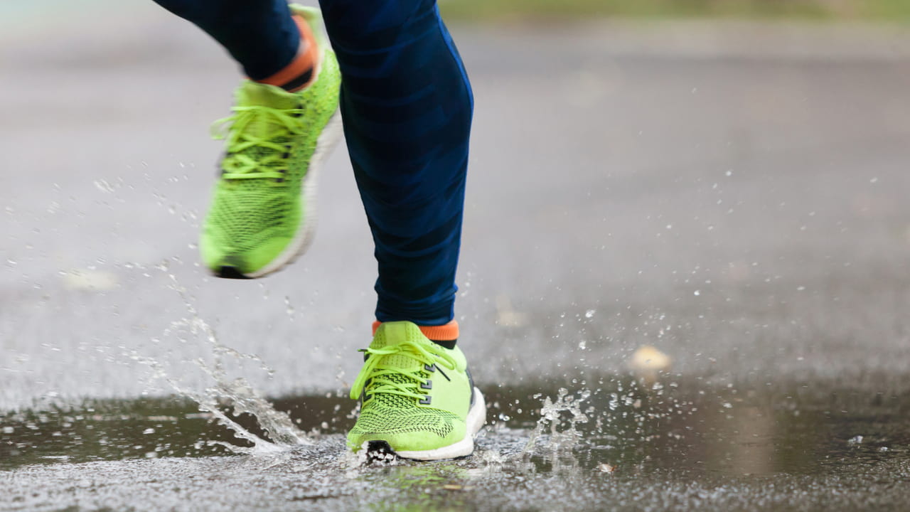 雨の日に履く靴選びの悩みを解決 おすすめレインシューズを紹介