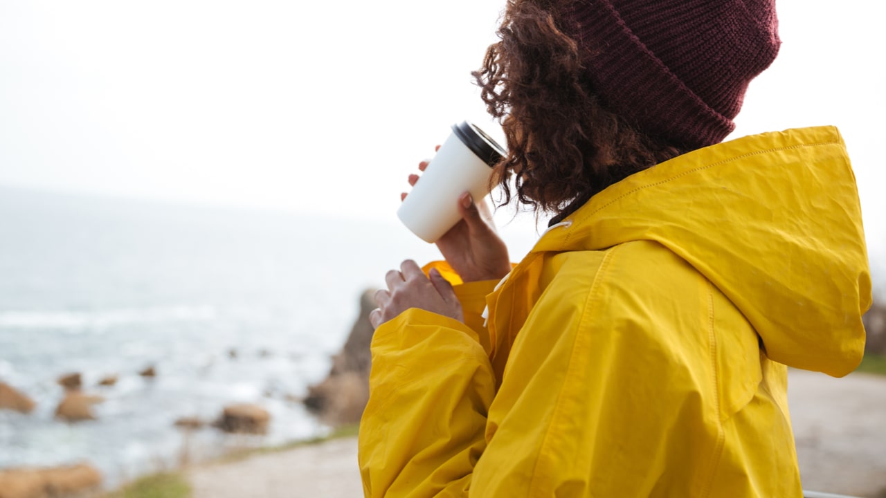 レインコートでおしゃれを楽しもう コーディネート方法を伝授