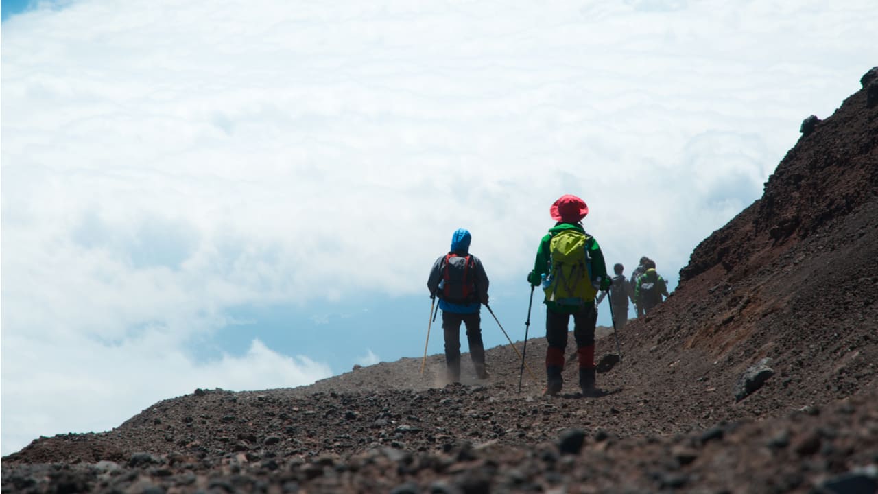 富士登山の基本情報 必要なウェアやあると便利な小物について