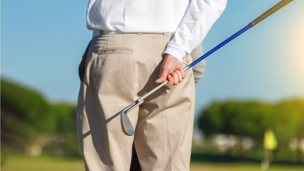 チェックが可愛いパンツです。サイドの赤色のラインが特徴です。冬のゴルフに最適。