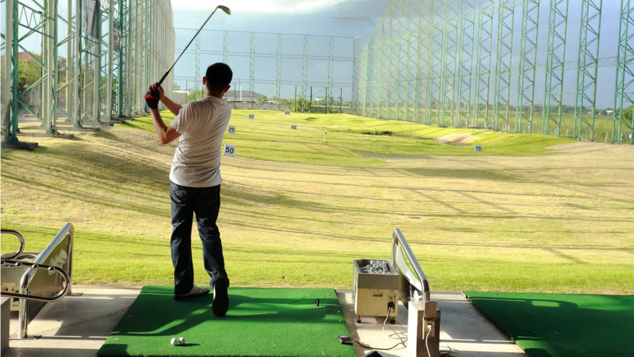 打ちっぱなし（ゴルフ練習場）に行こう！持ち物や服装、練習の流れを紹介