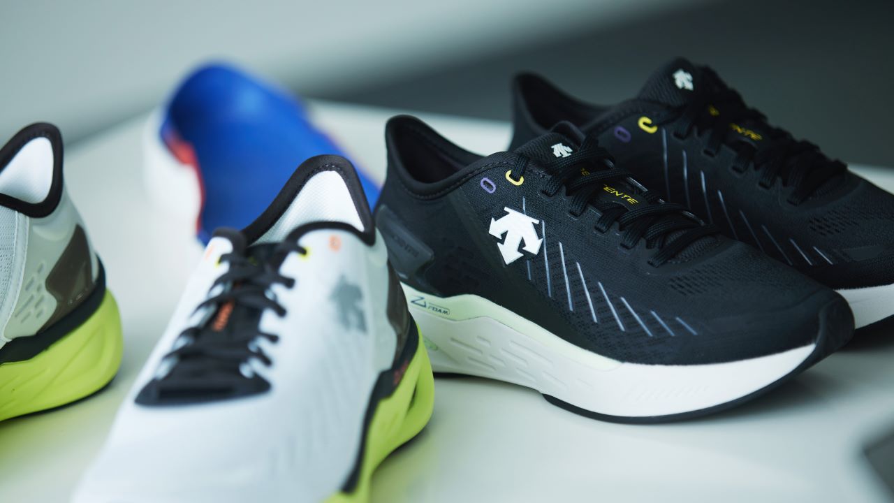 厚底ランニングシューズの 柔らかすぎリスク とは その解決を目指す新たなクッション構造をレポート