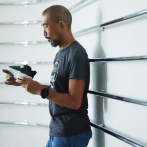 厚底ランニングシューズの「柔らかすぎリスク」とは。その解決を目指す新たなクッション構造をレポート