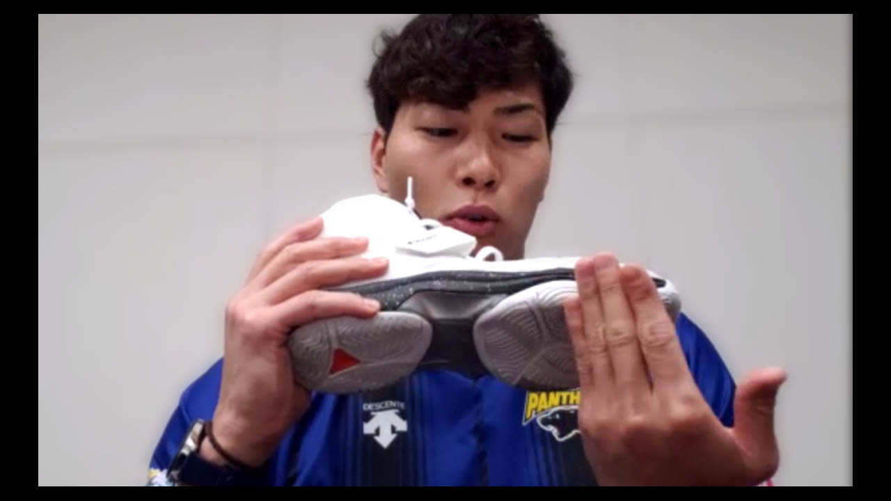 Vリーグ選手おすすめ。新作”ベルト付き”バレーボールシューズの