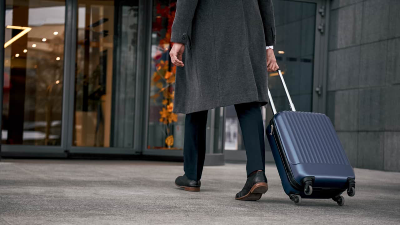 コートを活かしたメンズコーデ例やおすすめのブランドを紹介