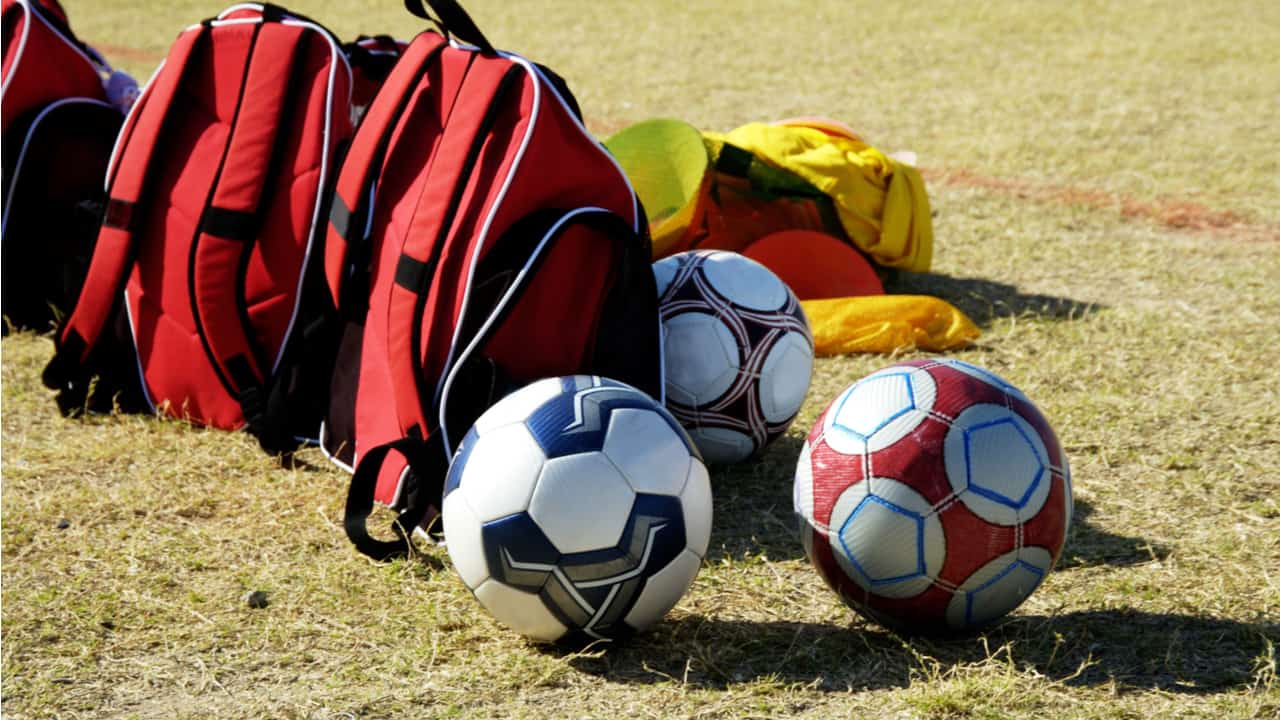 サッカーリュックを選ぶポイントを紹介 容量や素材 収納力に注目