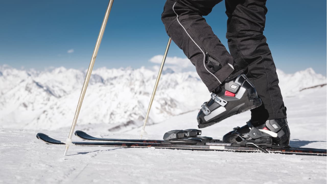 スキー用の靴下 スキーソックス はどんなタイプがおすすめ 厚さや長さ 必要な機能性とは