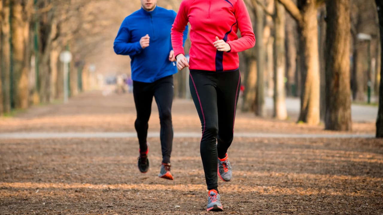 朝ランニングと夜ランニング どっちがおすすめ 時間帯による効果の違いとは