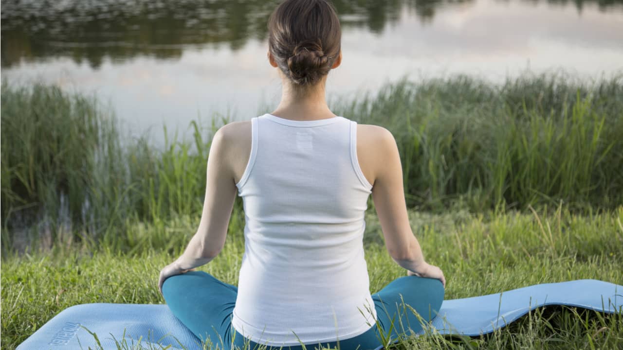 ヨガの効果やメリットは おすすめのウェアも紹介