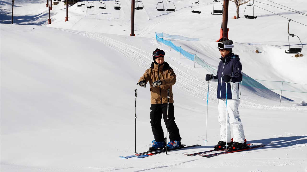 スキー初心者が押さえるべきポイントは ウェアやアイテムの扱い方 滑り方 止まり方 曲がり方のコツまで スキー初心者が押さえるべきポイントは ウェアやアイテムの扱い方 滑り方 止まり方 曲がり方のコツまで