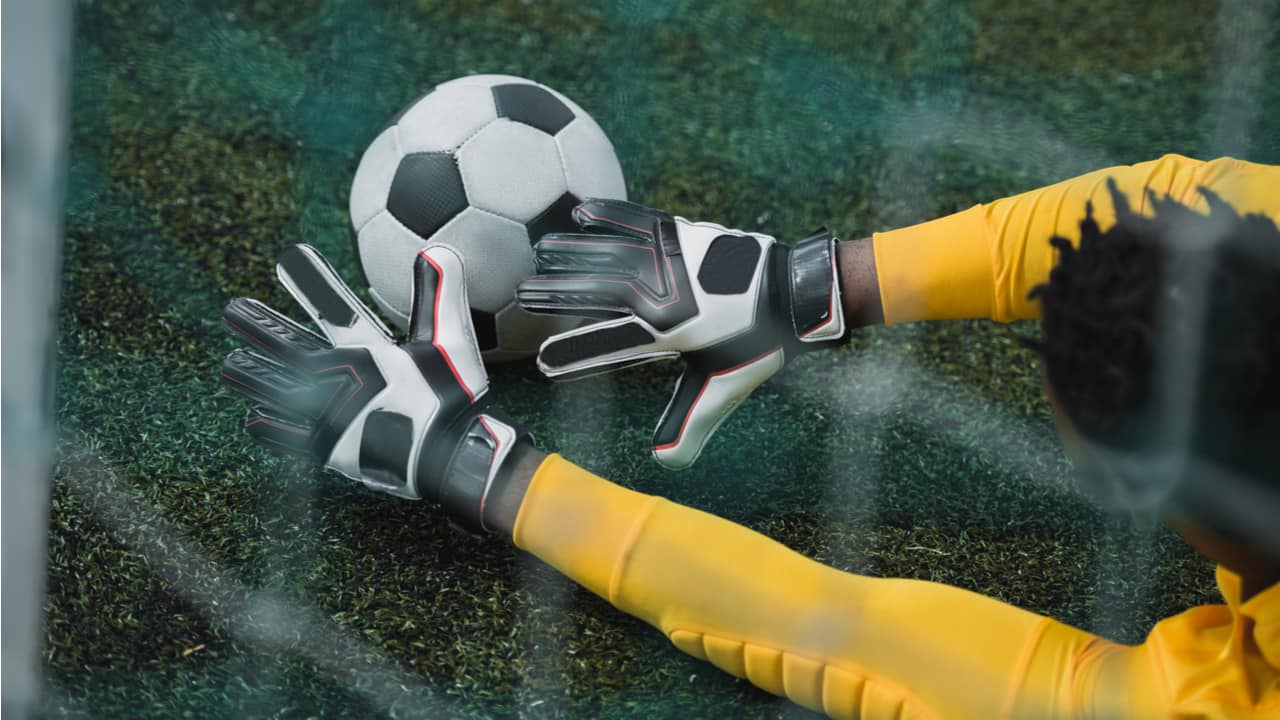 サッカー用手袋にはどんなメリットがある 選び方とおすすめブランドを紹介