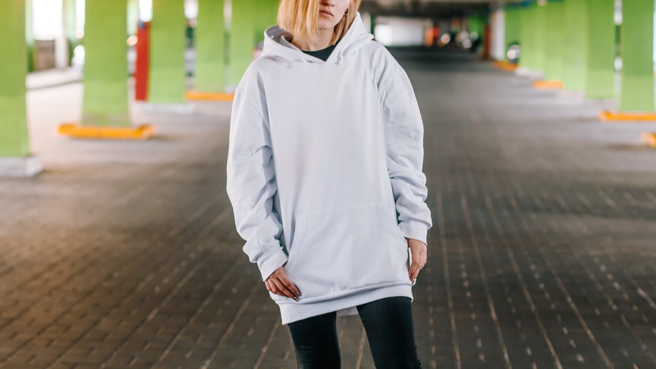 スウェットワンピースはどんなシーンにおすすめ 選び方やコーディネート例を紹介 スウェットワンピースはどんなシーンにおすすめ 選び方やコーディネート例を紹介