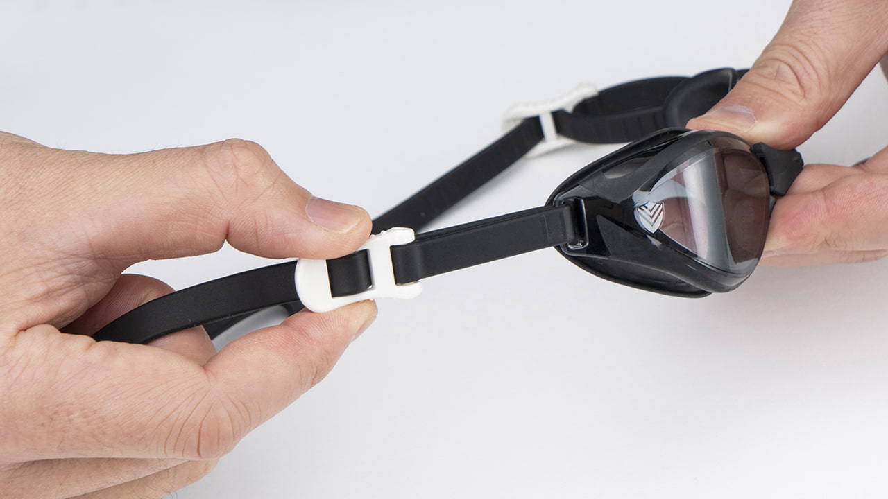 水泳ゴーグルの正しい選び方とは？フィットする着け方やお手入れ方法も解説【スイミング初心者必見！】