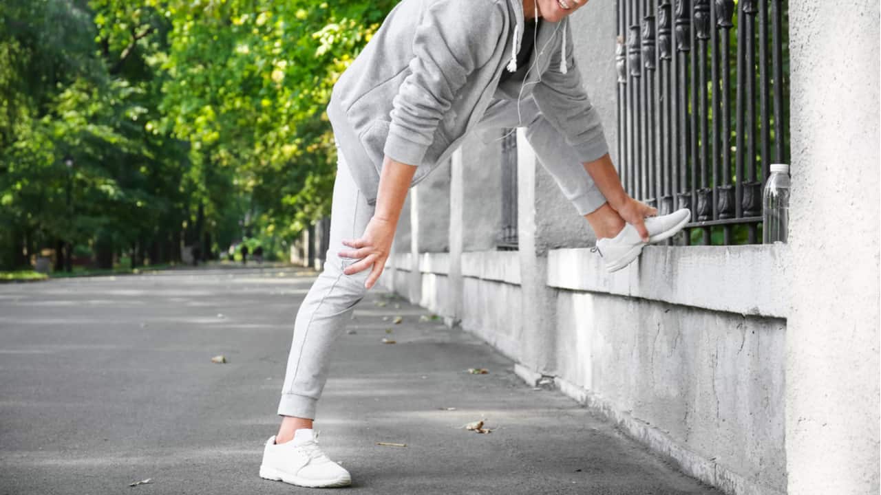 メンズストレッチパンツが人気 幅広く着回せるおすすめブランドを紹介
