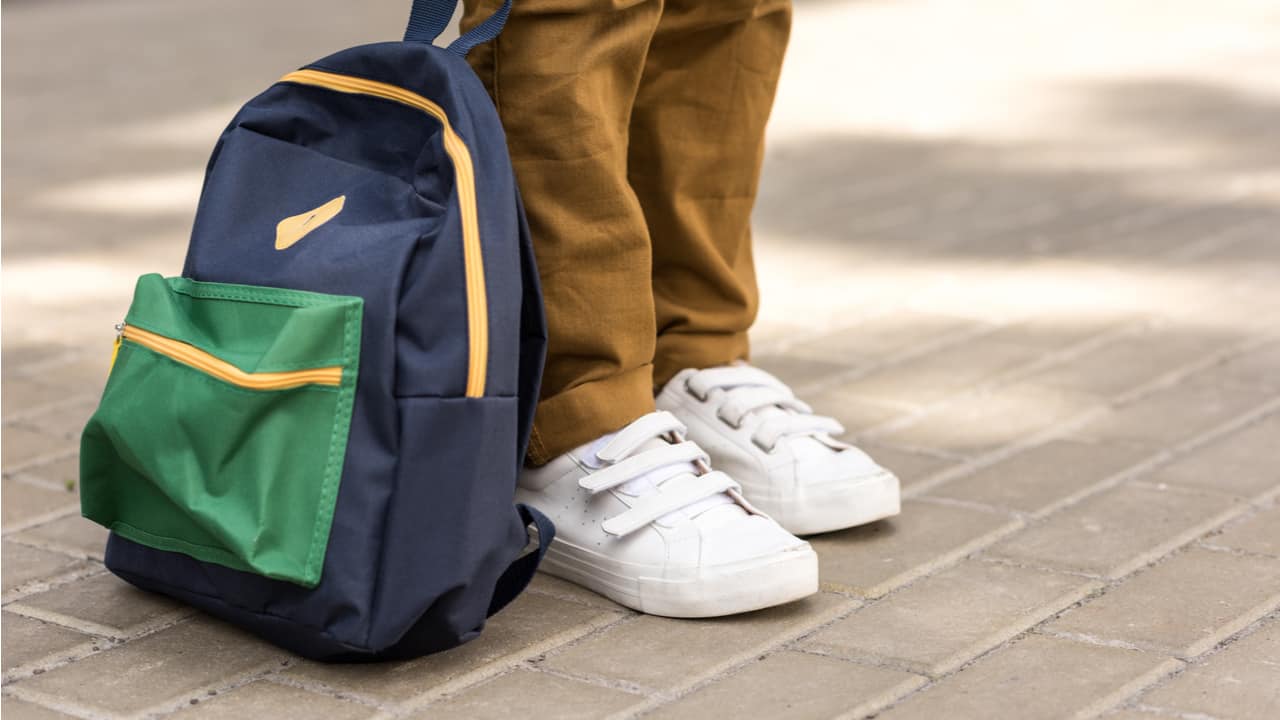 通学で履く靴のおすすめは 小学生 中学生など年齢別の選び方を解説 通学で履く靴のおすすめは 小学生 中学生など年齢別の選び方を解説