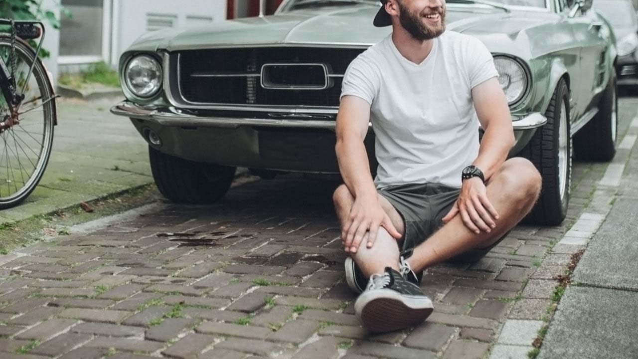 メンズtシャツを前だけインで着こなしたい おしゃれに見えるやり方やコツを紹介