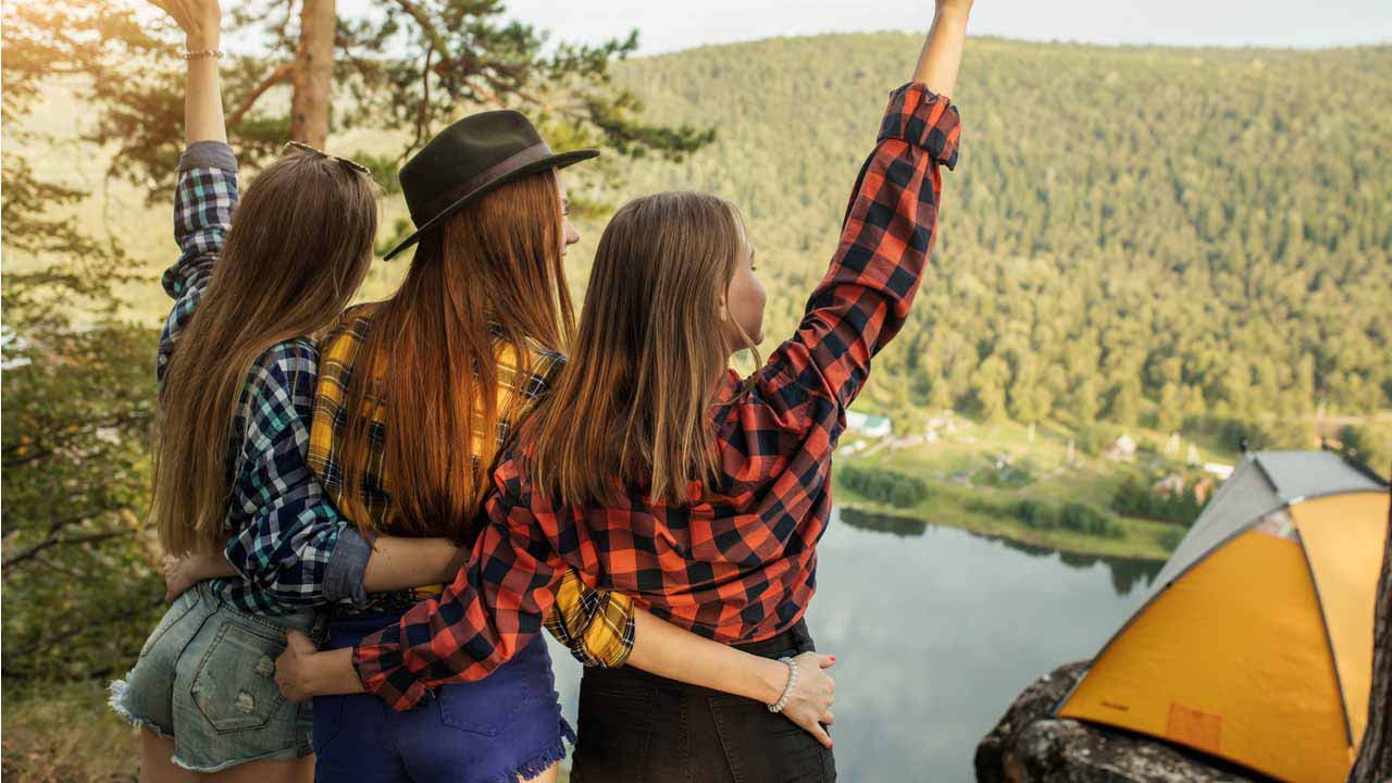 女子キャンプを楽しもう 服装や持ち物 キャンプ飯まで楽しみ方を一挙に