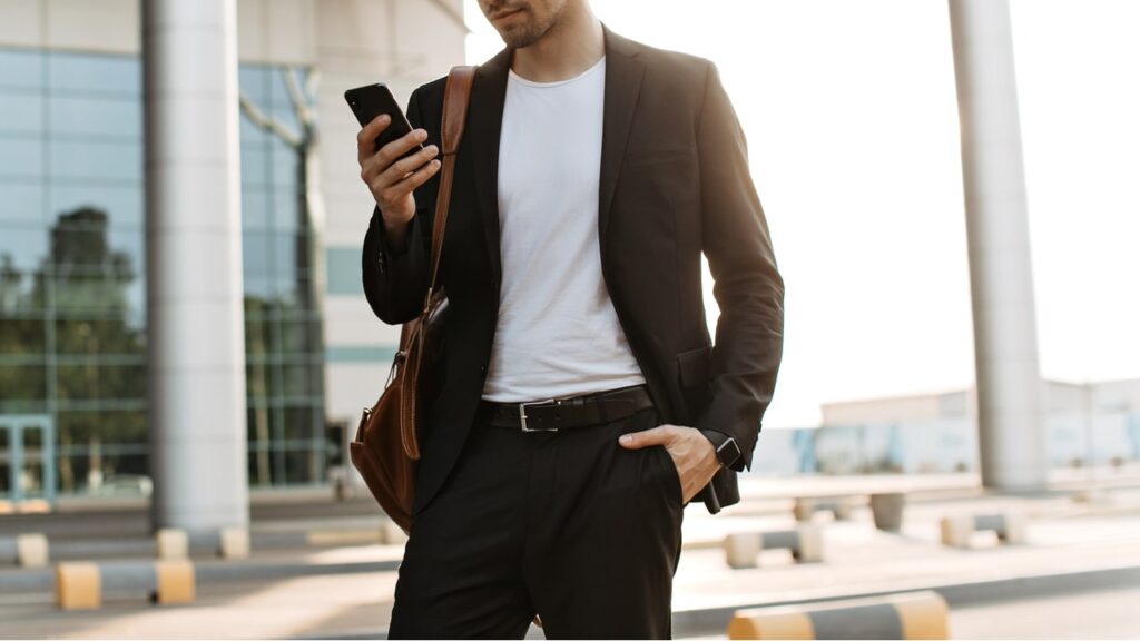 セットアップはインナーで印象が変わる！種類や選び方、コーディネート