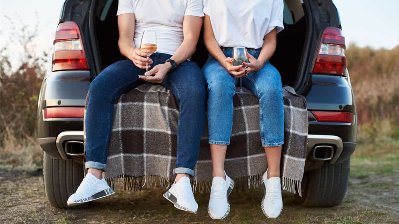カップル必見 おそろいで履けるスニーカーのおすすめや人気ブランドを紹介