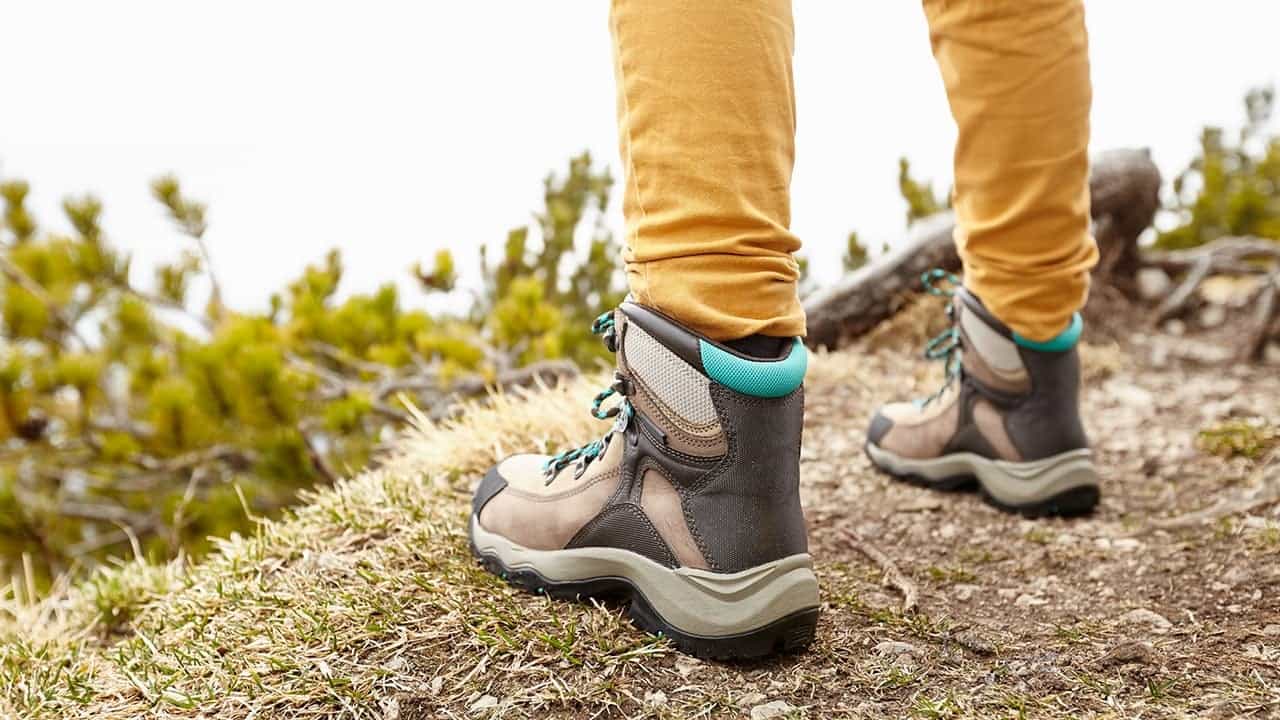 トレッキングシューズを履こう！おすすめの選び方や街歩きもできる人気  