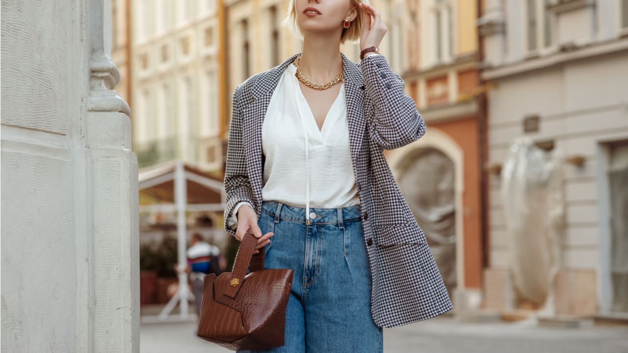 ジャケットをカジュアルに着こなしたい!選び方やコーディネートの