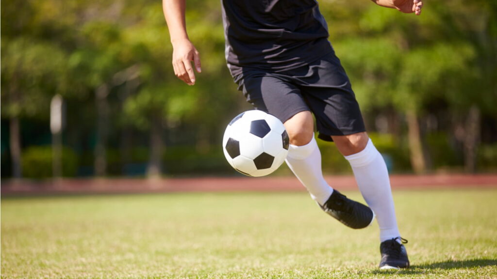 サッカーウェアの種類や選び方！サッカーユニフォームのおすすめブランドを紹介