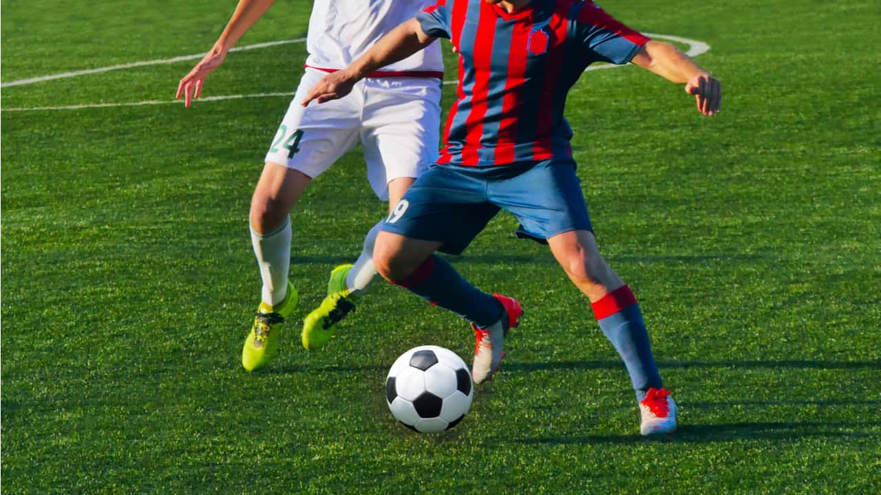 サッカーのディフェンスの役割と種類 練習方法を解説