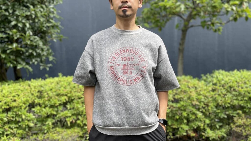 秋のコーデ幅を広げる アメカジテイストの半袖スウェット なんてどうですか