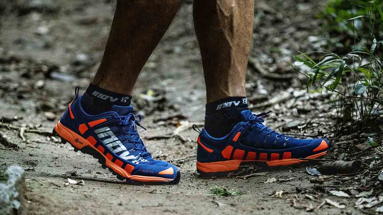 INOV-8 トレーニングシューズ 青 INOV8 イノヴェイト - トレーニングシューズ -デサントストア