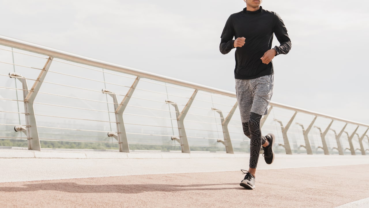 ランニングのペースは1kmあたり何分が目安?計算方法も解説