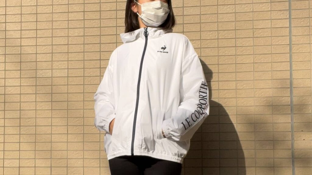 ホワイト スポーツジャケット レディース 軽量なのにぬっくぬく…！スポーツブランドの「快適ジャケット」1枚で