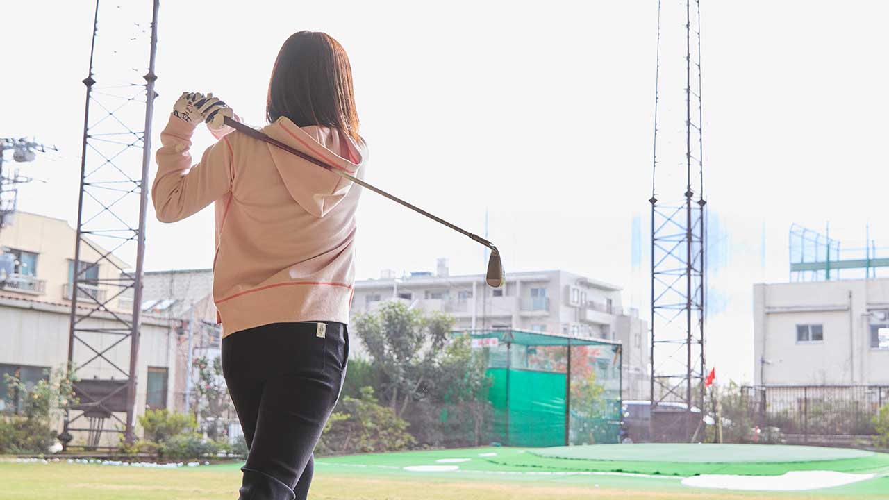 ゴルフ初心者がゴルフ打ちっぱなしで知っておきたい、マナーや服装、練習