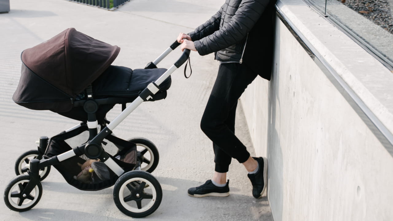 スリッポンがママに人気 おしゃれに履けるおすすめブランドを紹介
