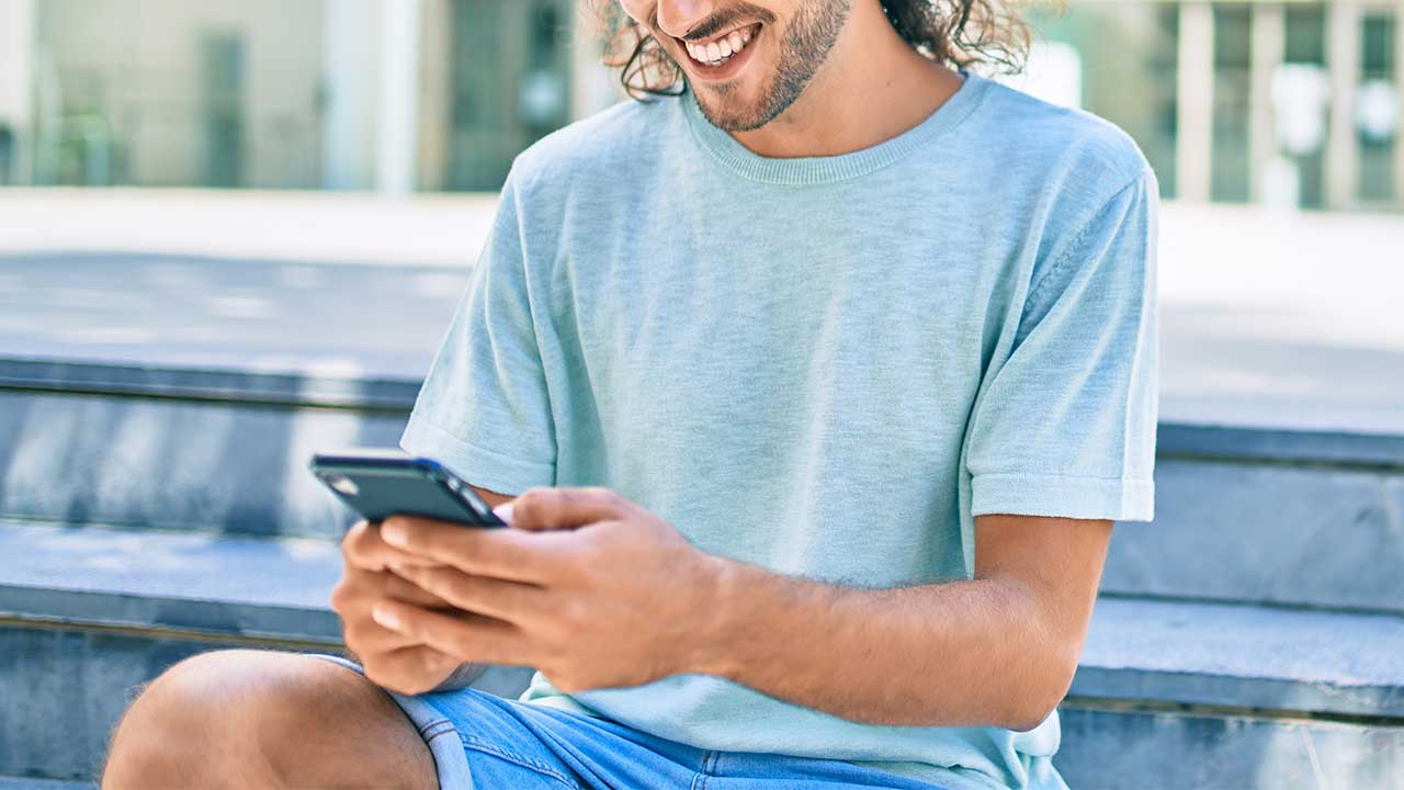 涼しい服は素材・色・形に注目!選び方のポイントや着こなし方を解説