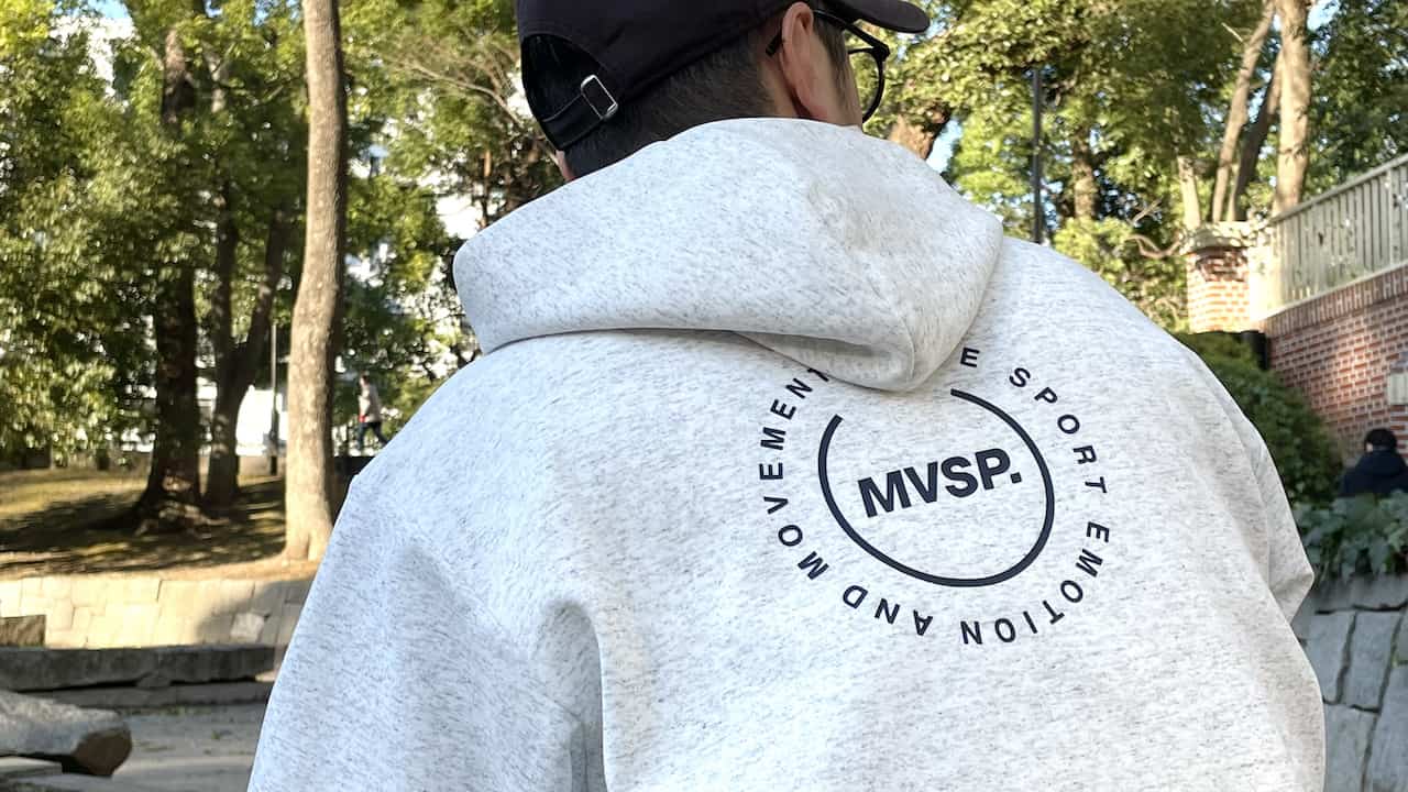 いくらなんでも軽すぎだろ!スポーツブランドの「高機能パーカー いくらなんでも軽すぎだろ!スポーツブランドの「高機能パーカー