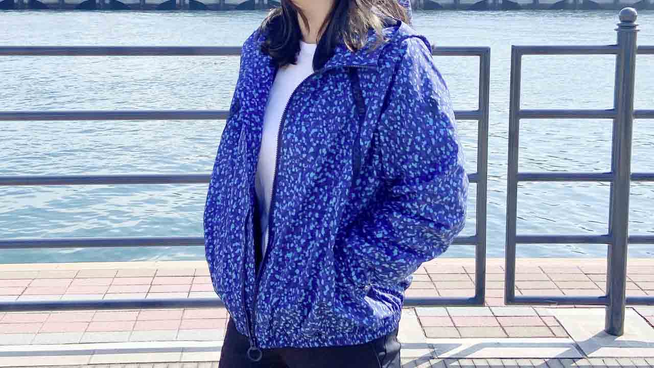総柄　ジャケット めっちゃヘビロテするわ。高機能の「派手色アウター」で運動モチベ爆