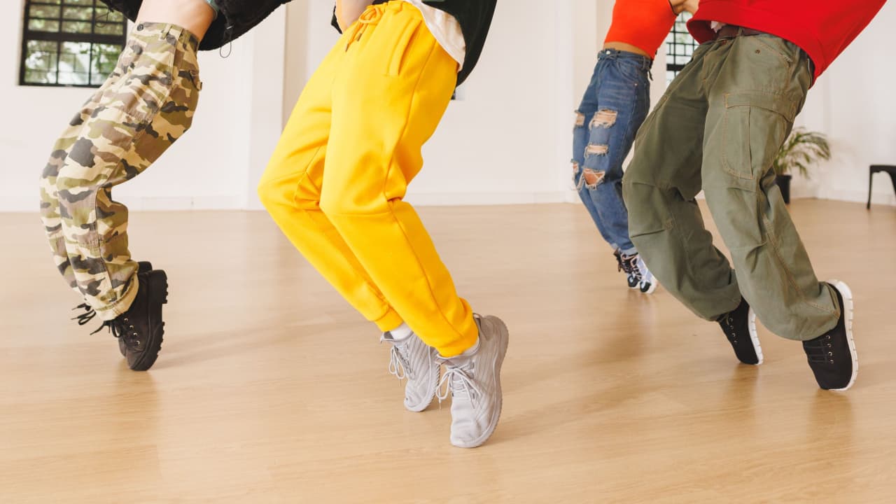 ダンスウェア　メンズ ダンス向きの服装やパンツの種類を紹介！人気コーデやおすすめブランド