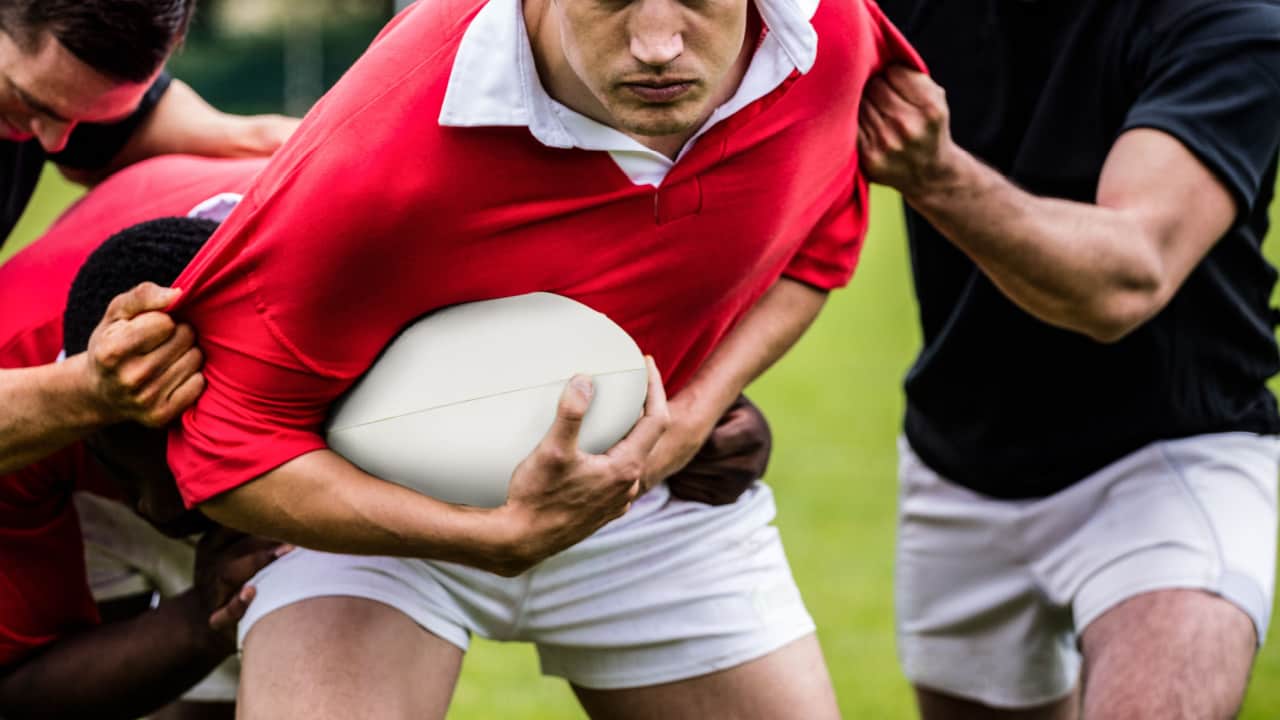 ラグビーのタックルを徹底解説！種類や反則のルールを覚えよう 